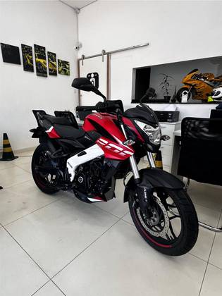 BAJAJ DOMINAR 200 
